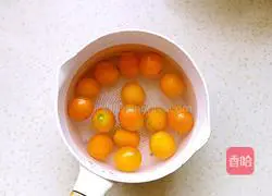 Illustration of how to make kumquats with rock sugar 1
