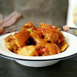 莲藕红焖猪手的做法[图]