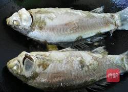 红烧鲫鱼的做法图解7