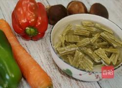 香菇胡萝卜烧腐竹的做法图解1
