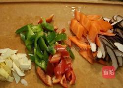 香菇胡萝卜烧腐竹的做法图解2