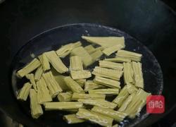 香菇胡萝卜烧腐竹的做法图解4