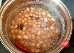 凉拌五香花生的做法图解1