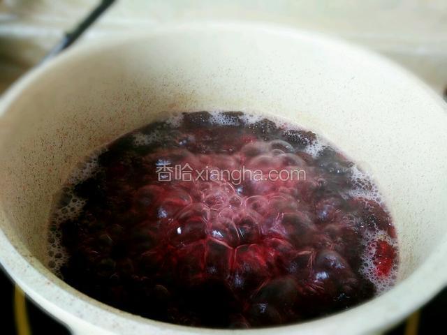 大火煮开转中小火，盖锅盖慢煮15分钟