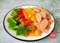 彩椒炒火腿的做法图解1