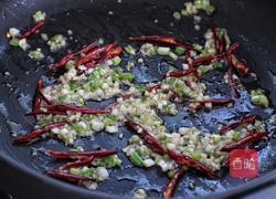 香辣花生米小鱼干的做法图解7