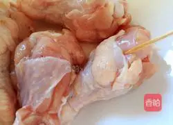 Illustration of how to make garlic-flavored roasted wing roots 2