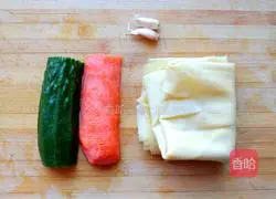 Illustration of how to make cold shredded tofu 1