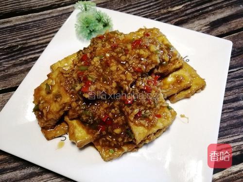装盘摆上小装饰即可