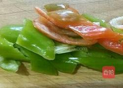 尖椒肉爆豆腐皮的做法图解2