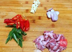 辣椒炒木耳的做法图解2