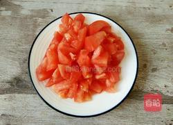 番茄浓汤炸肉的做法图解2