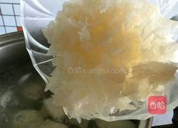 雪梨百合银耳润肺汤的做法图解7