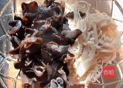 凉拌木耳金针菇的做法图解2