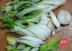 大葱爆豆腐的做法图解4