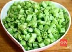 豆角碎炒肉沫的做法图解1