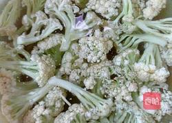 菜花炒肉的做法图解1