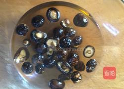 香菇蒸鸡的做法图解1