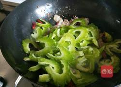 五花肉炒苦瓜片的做法图解7