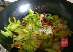 五花肉炒苦瓜片的做法图解9