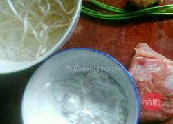 豆芽肉丝汤的做法图解1