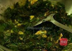 鸡蛋爆炒香椿芽的做法图解3