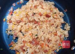 薯条蛋包饭(薯条蛋包培根炒饭)的做法图解9