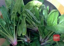 油炸花生米凉拌小菠菜的做法图解1