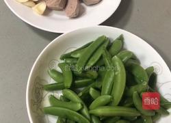 甜豆炒牛肉丸的做法图解1