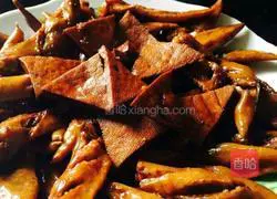 Illustration of how to make braised chicken wings with dried sweet beans 4