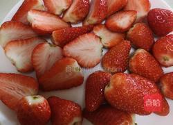 草莓慕斯蛋糕的做法图解2