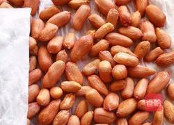 嘎嘣脆无油烤花生米的做法图解3