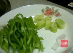 香菇炖肉的做法图解1