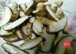 西蓝花抱香菇的做法图解1