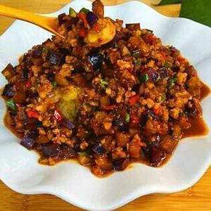 茄丁土豆泥配肉丁