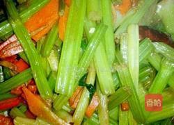 辣爆芹菜的做法图解7