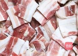 油炸五花肉的做法图解1