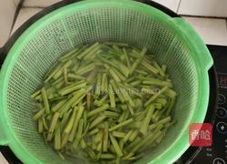 芹菜炒肉的做法图解3