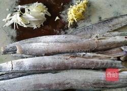 喜庆炸带鱼的做法图解1