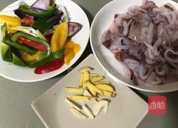 彩椒炒鲜鱿的做法图解1