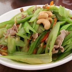 清炒西芹腰果的做法[图]