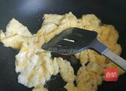 粉条鸡蛋炖菠菜的做法图解2