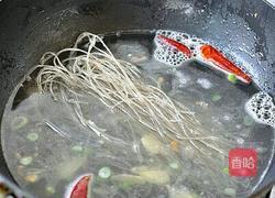 粉条鸡蛋炖菠菜的做法图解3