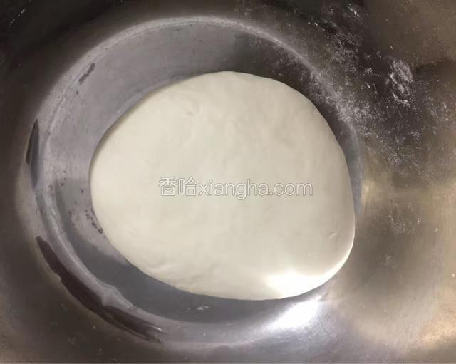 再揉成光滑的面团