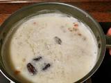 雪燕桃胶皂角米炖奶的做法[图]