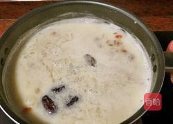 雪燕桃胶皂角米炖奶的做法图解8