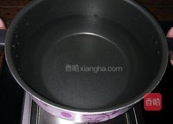 雪燕桃胶皂角米炖奶的做法图解3