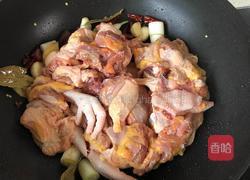 啤酒魔芋炖鸡的做法图解3