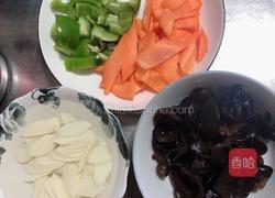 黑木耳炒山药（清肠美食）的做法图解1