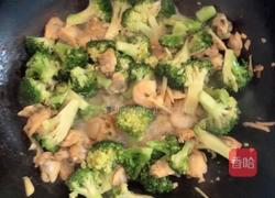 爆炒海鲜西兰花的做法图解10